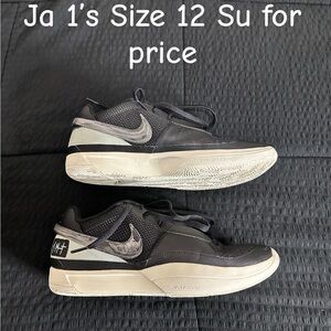 Nike Black and Gray Athletic Shoes Sleek Design